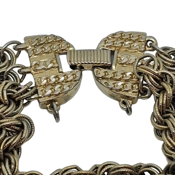 VINTAGE 1960s GOLDETTE GOLDTONE TEXTURED TRIPLE CHAIN BRACELET - Picture 7 of 10